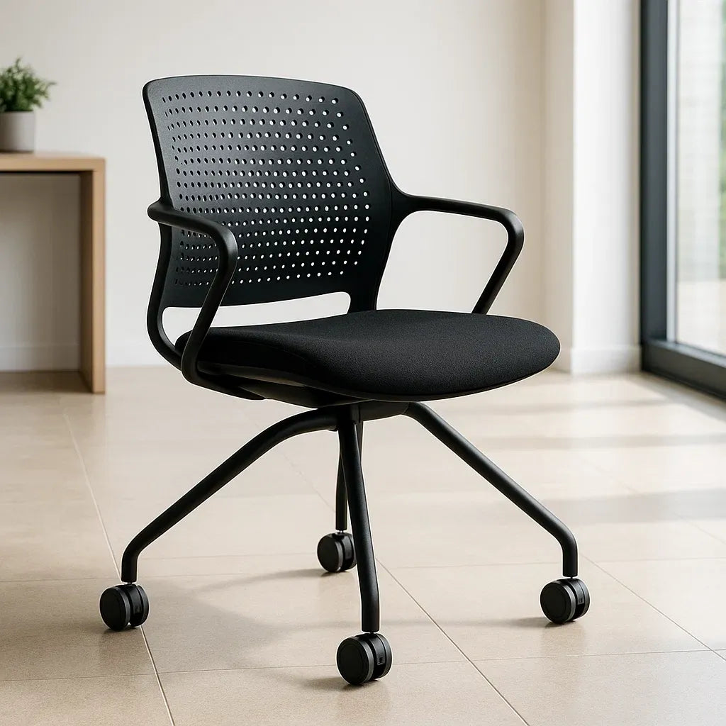 Chaises de bureau ergonomiques à roulettes noir avec dossier perforé et siège rembourré en tissu, dimensions 60x60x84 cm